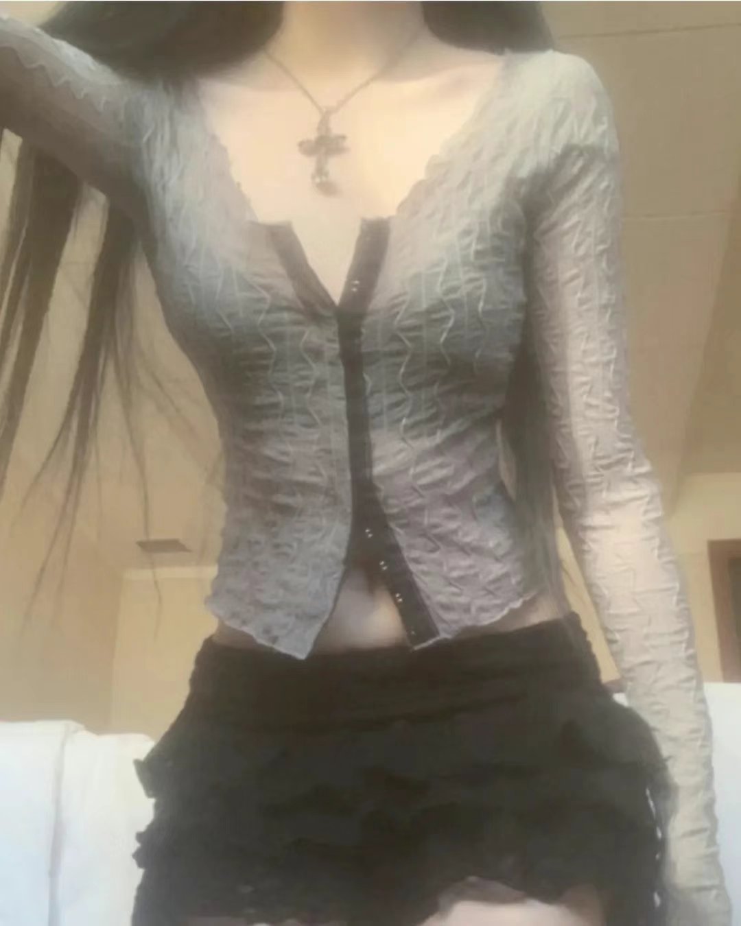 Wave lines buckle cardigan