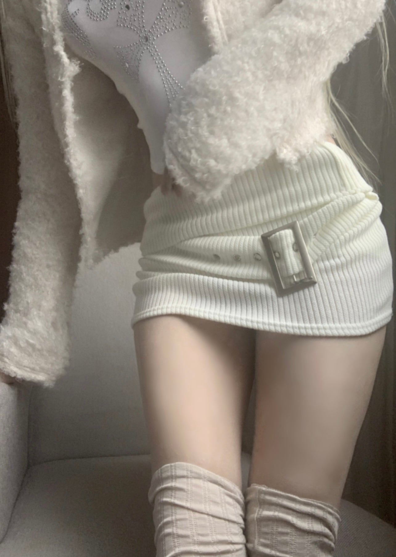 Cream belt skirt