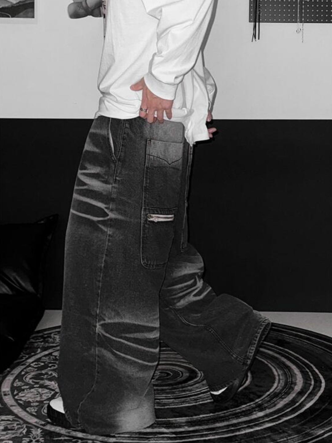 Back zipper pockets loose jeans