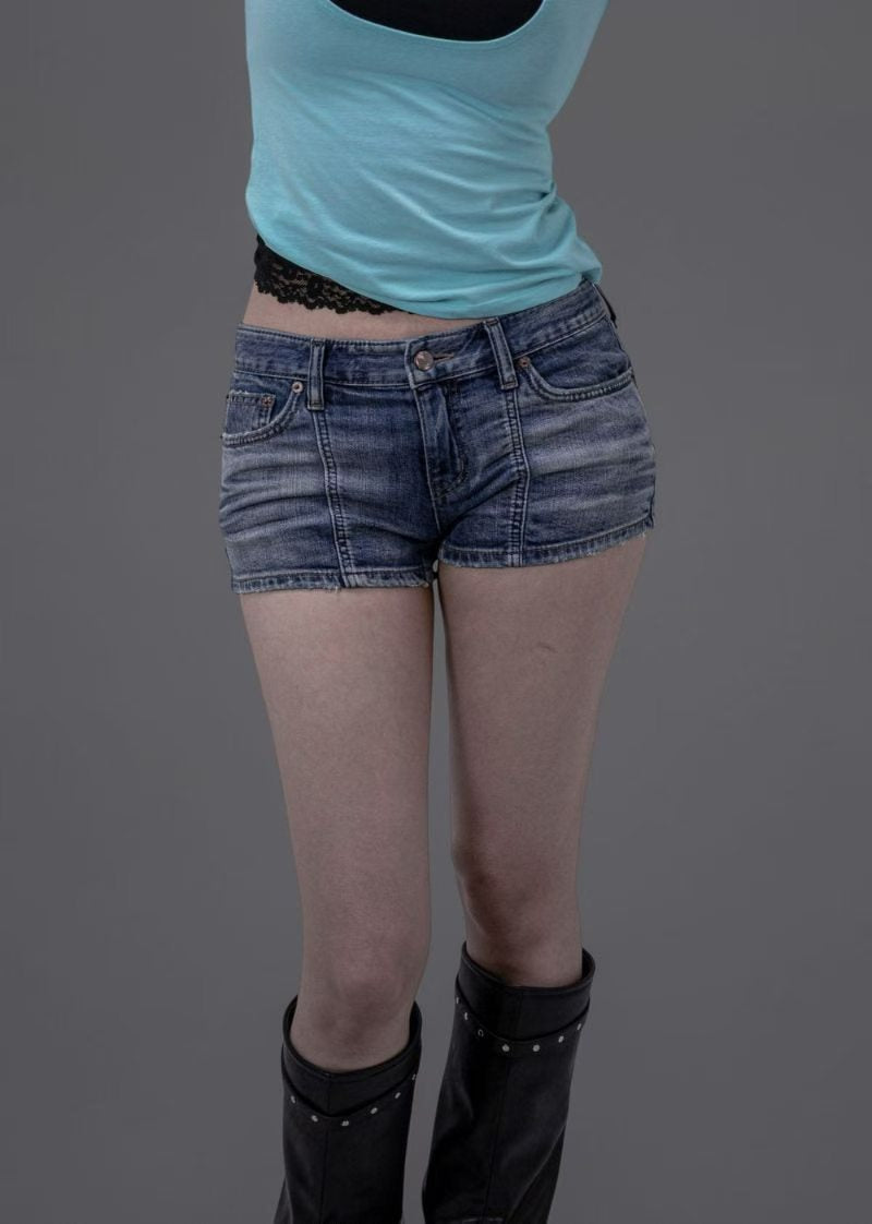 [ Giselle同款 ]
‘Flirty’ denim  shorts