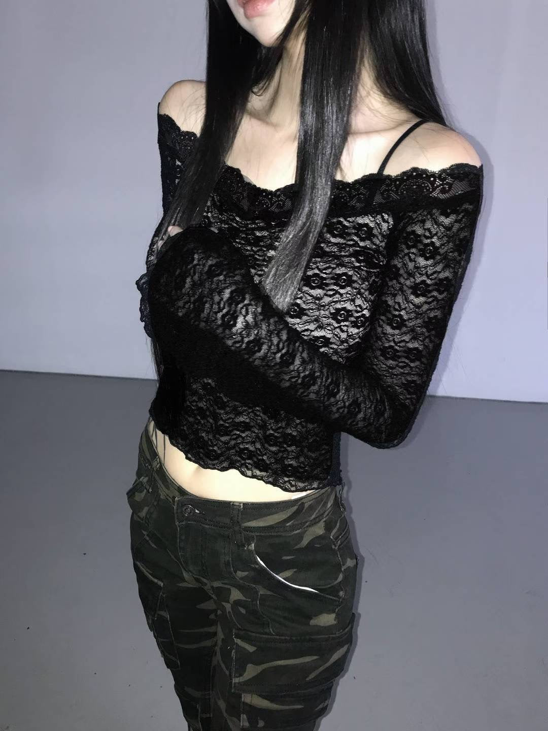 ‘Moonstruck’ off shoulder top