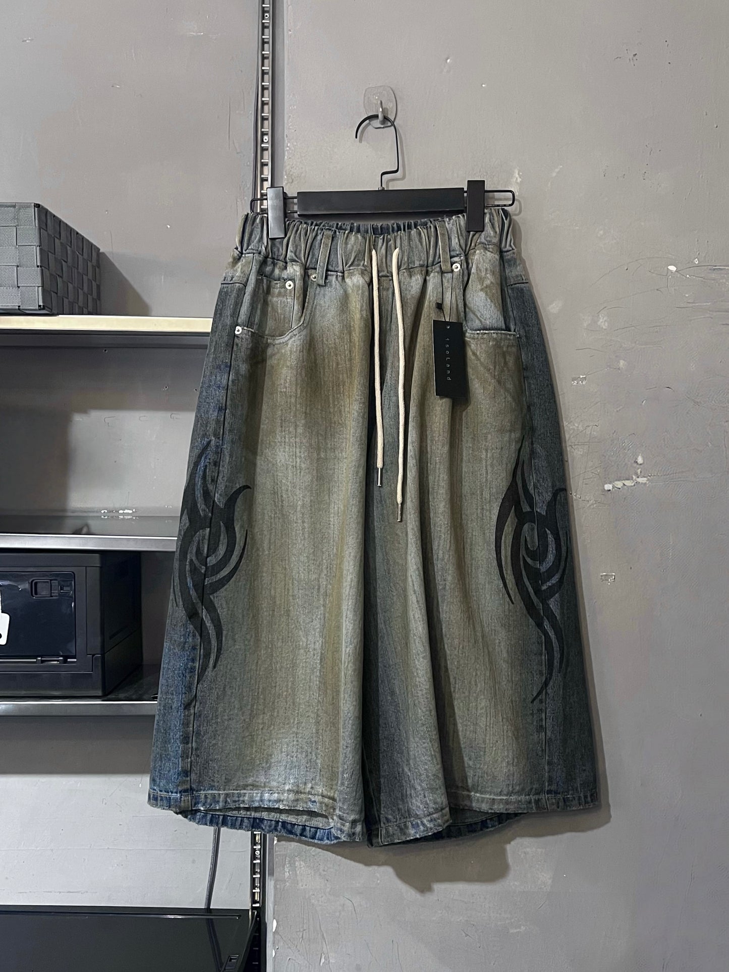 Swirl dirty jorts