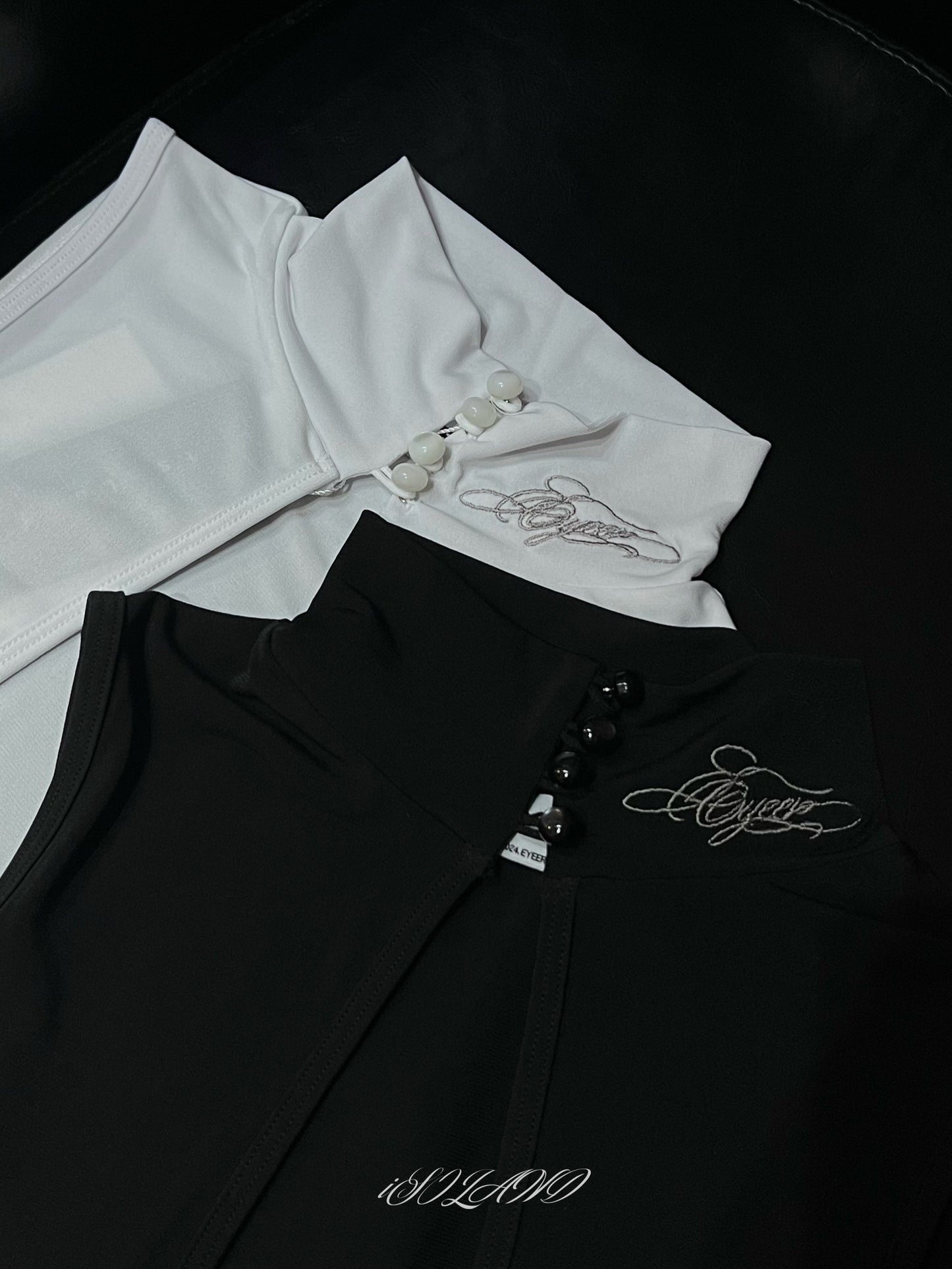[ EYEER ] High Neck Keyhole Sleeveless