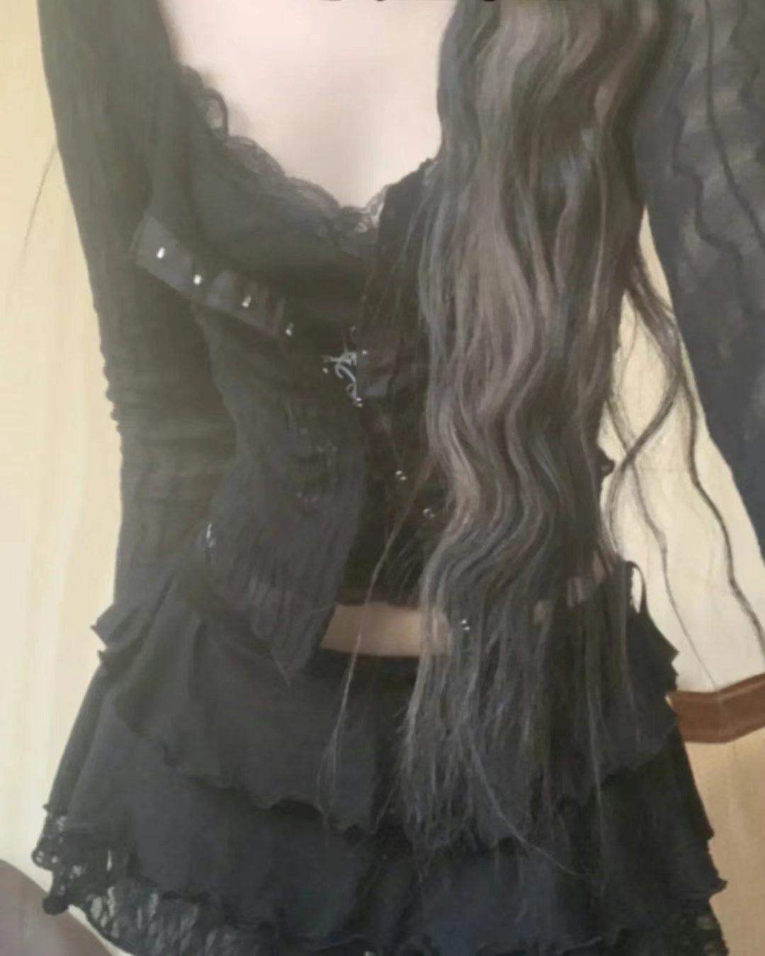 Wave lines buckle cardigan