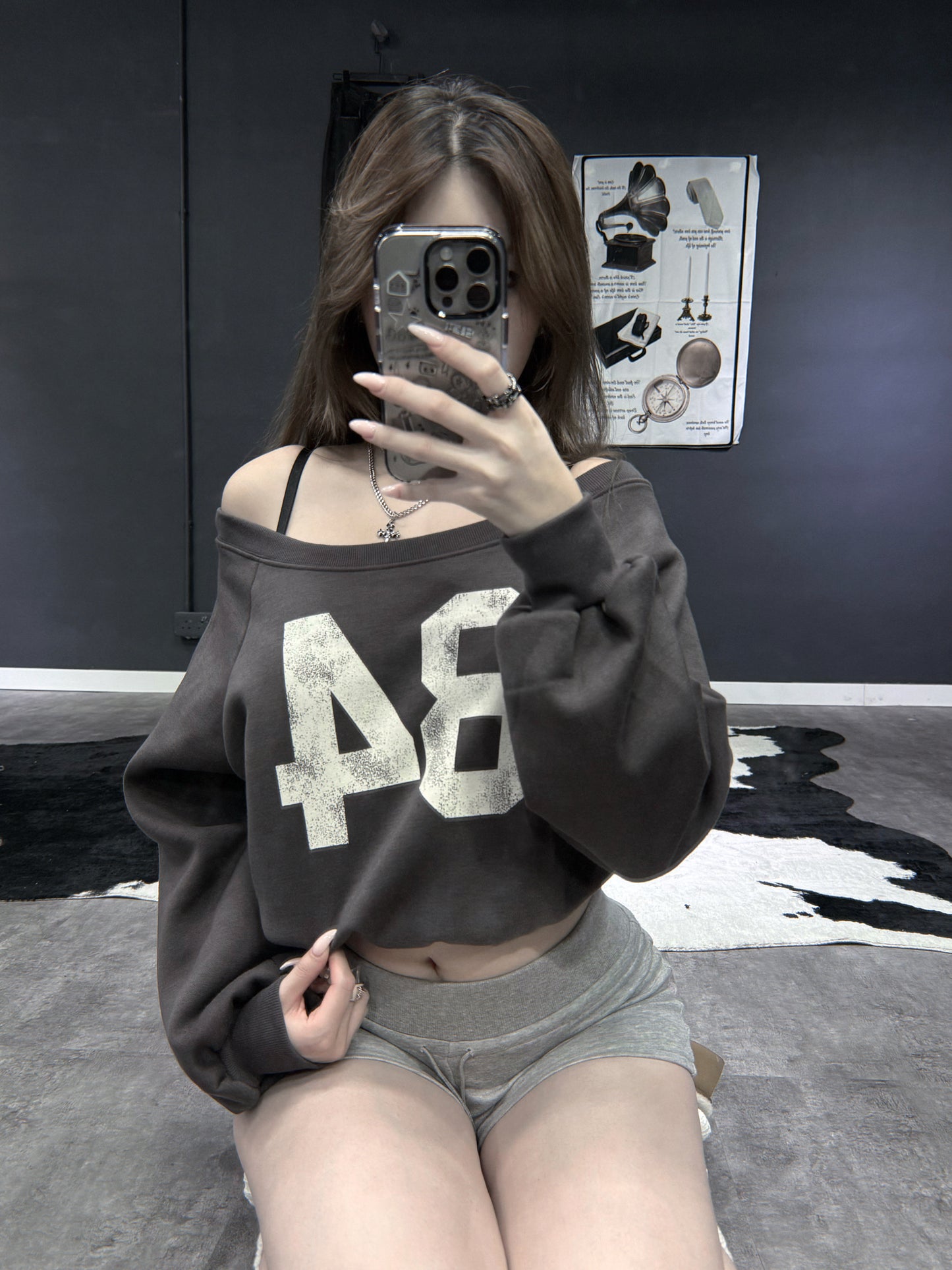Number 84 斜肩短版衞衣
