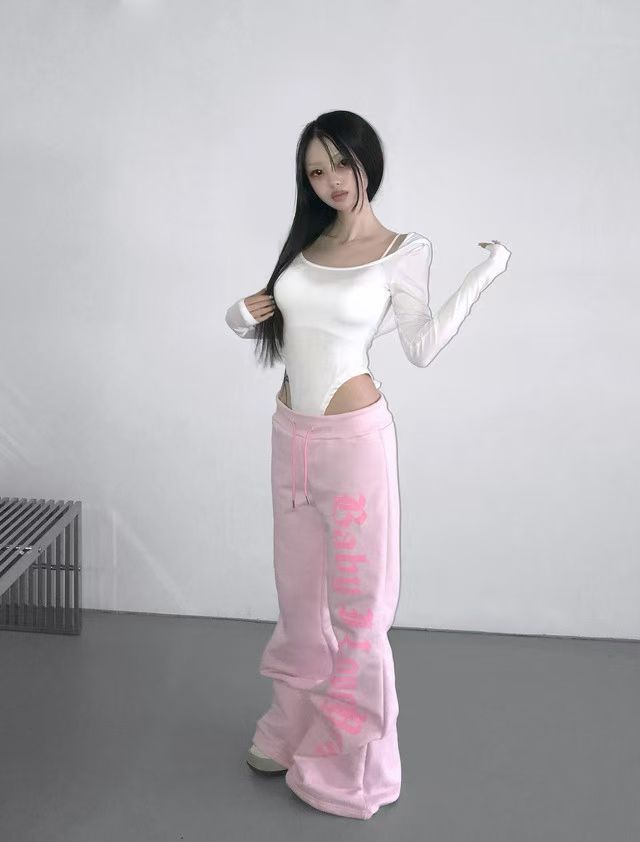 ‘Baby I love I’ sweatpants