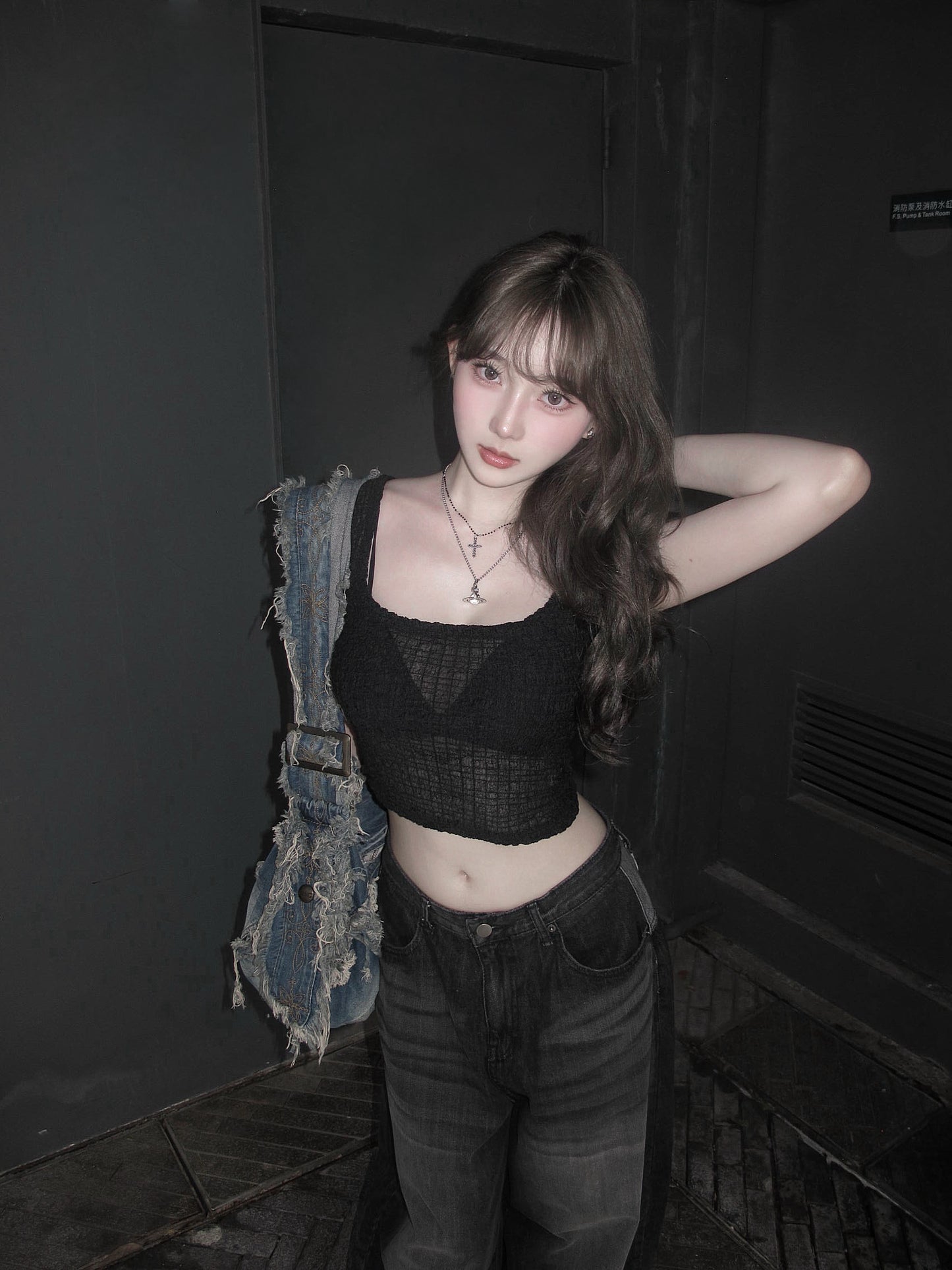 Back open strap wrinkle top