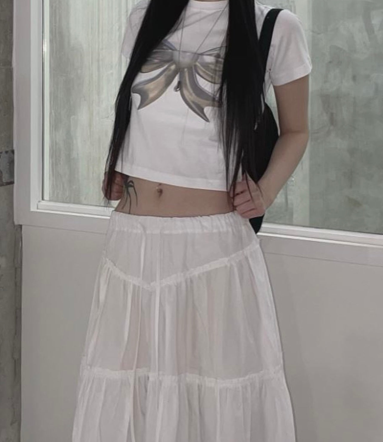 Metal ribbon tee