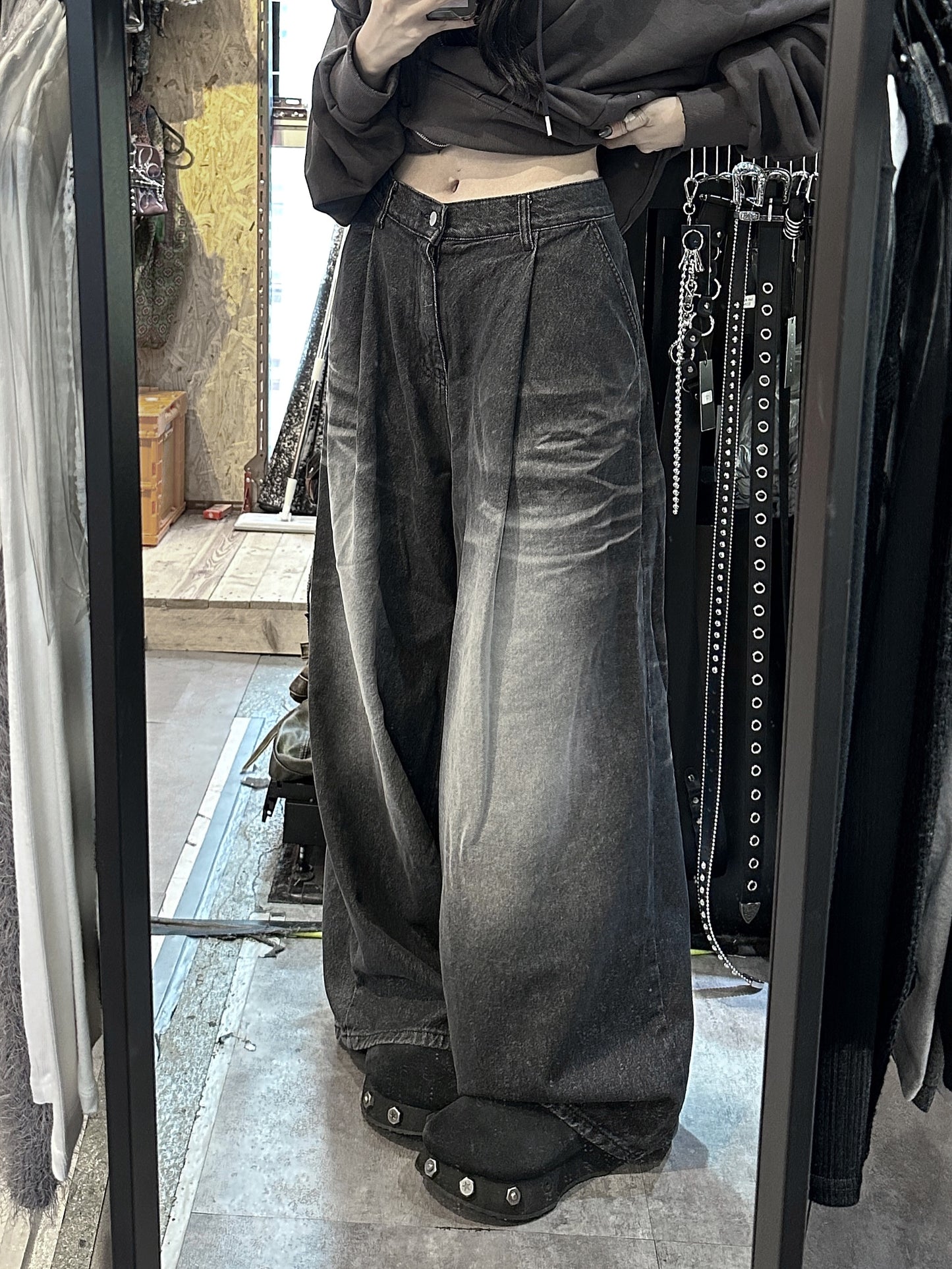 Back zipper pockets loose jeans