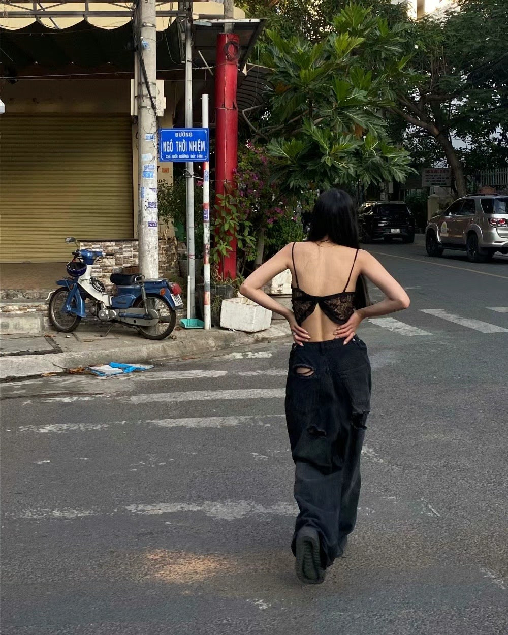 Ribbon lace fungus side tank top