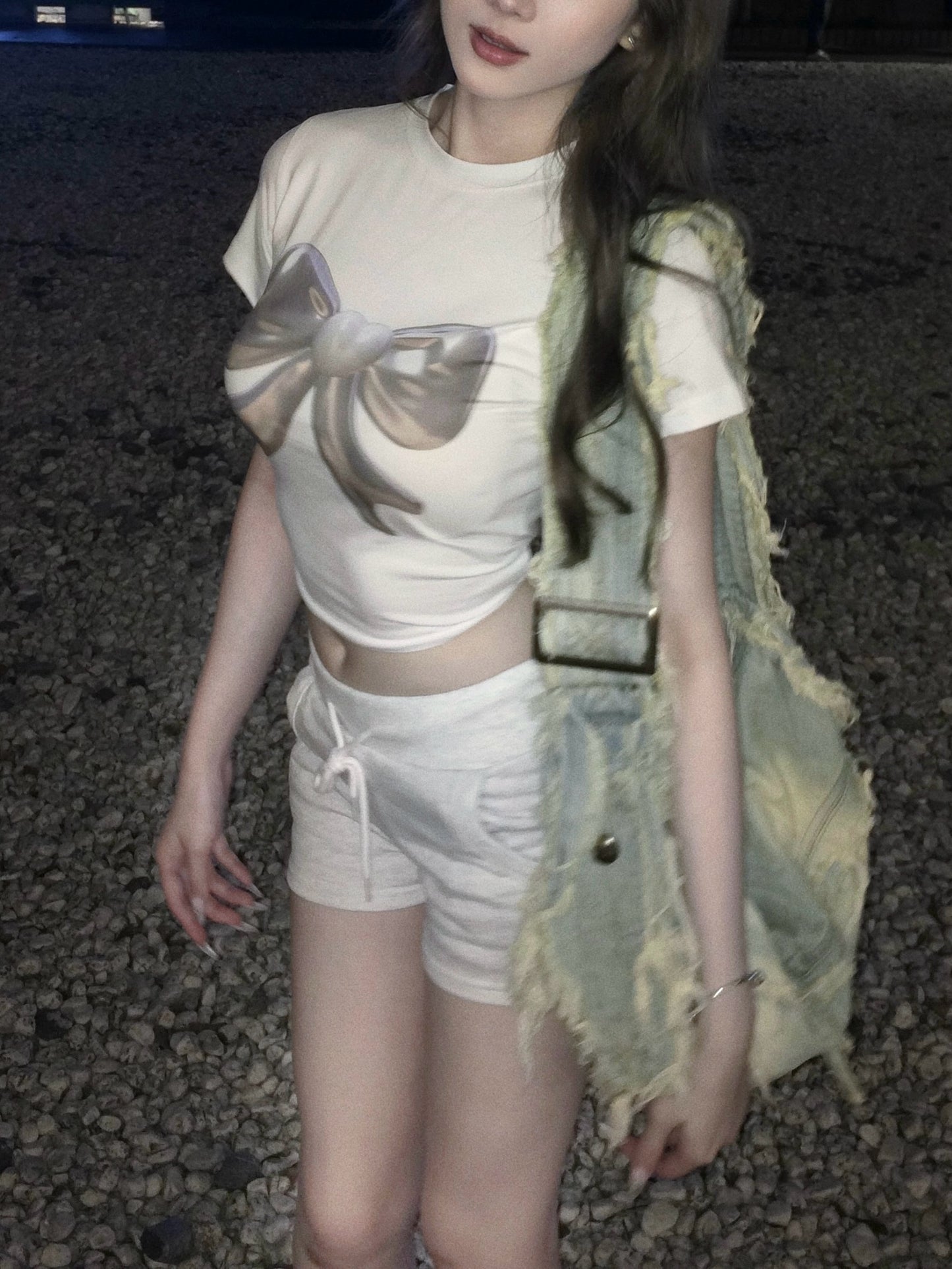 Metal ribbon tee