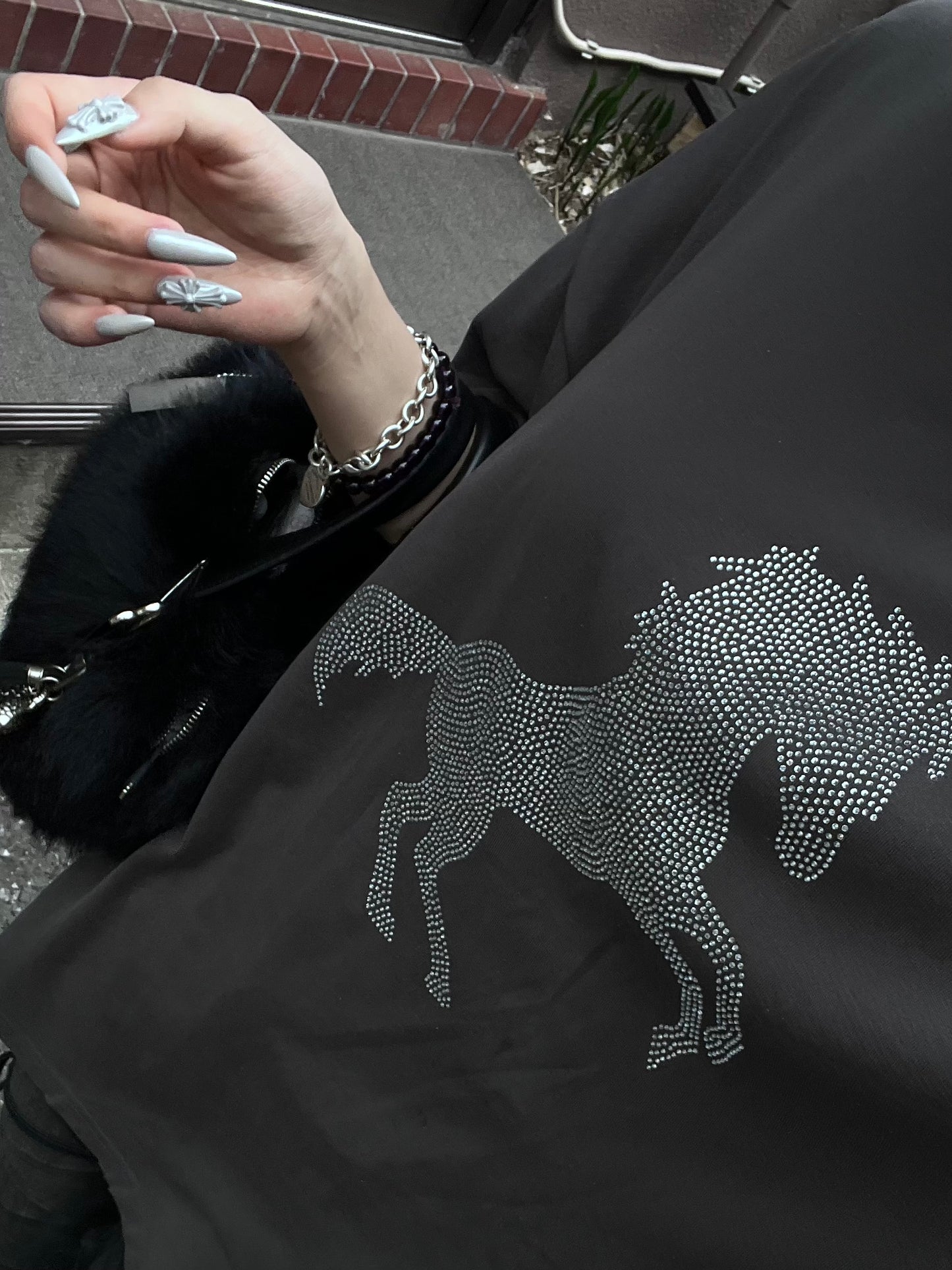 Horse logo tee