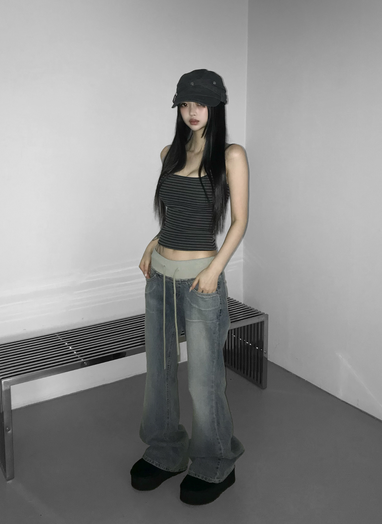 [ ian同款 ] ‘Delulu’ bell-bottom jeans