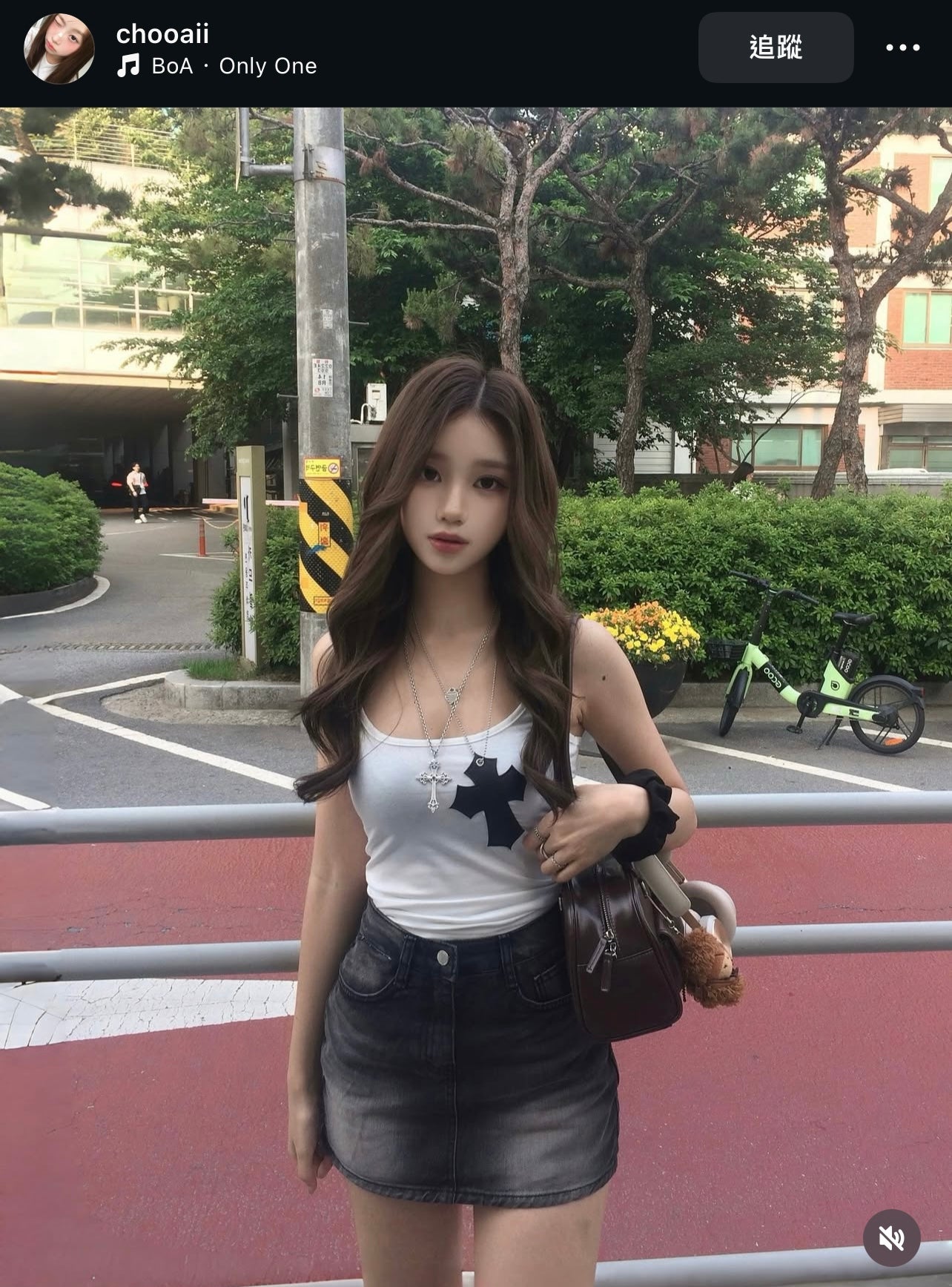 CROSS NECKLACE SLEEVELESS
